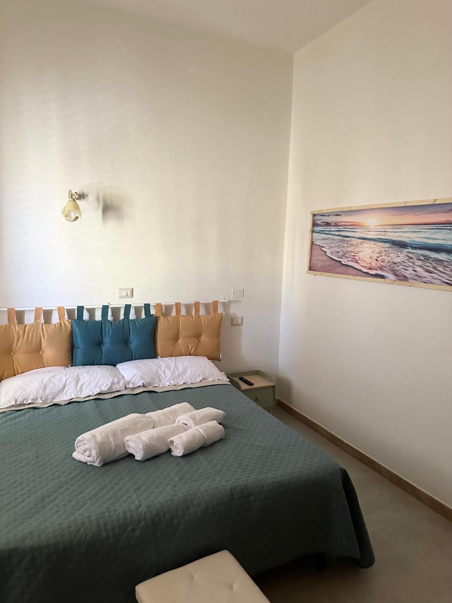 Hotel Moncici House Porto Torres Exterior foto