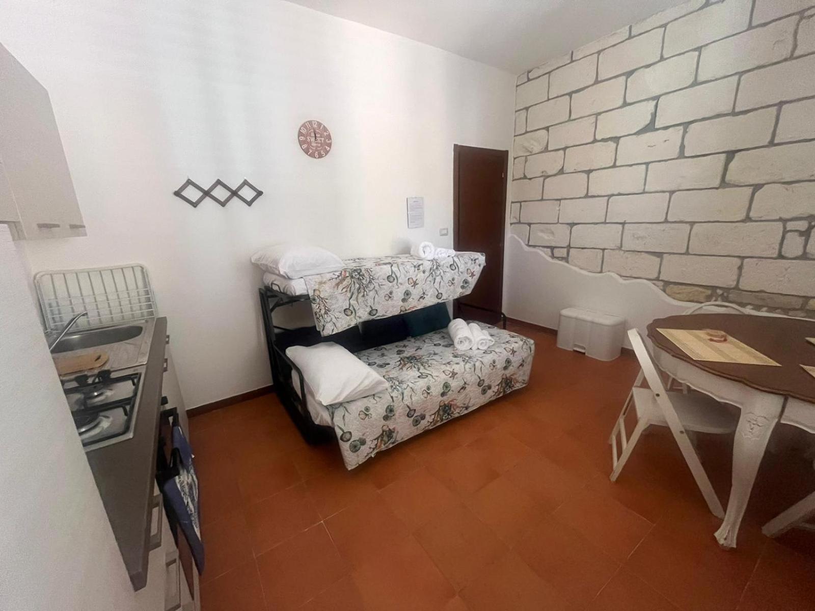 Hotel Moncici House Porto Torres Exterior foto